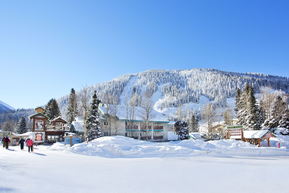 Alpine Village Suites 45/50