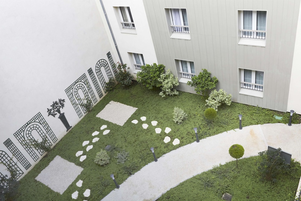 Kyriad Paris 18 - Porte De Clignancourt - Montmartre 61/65