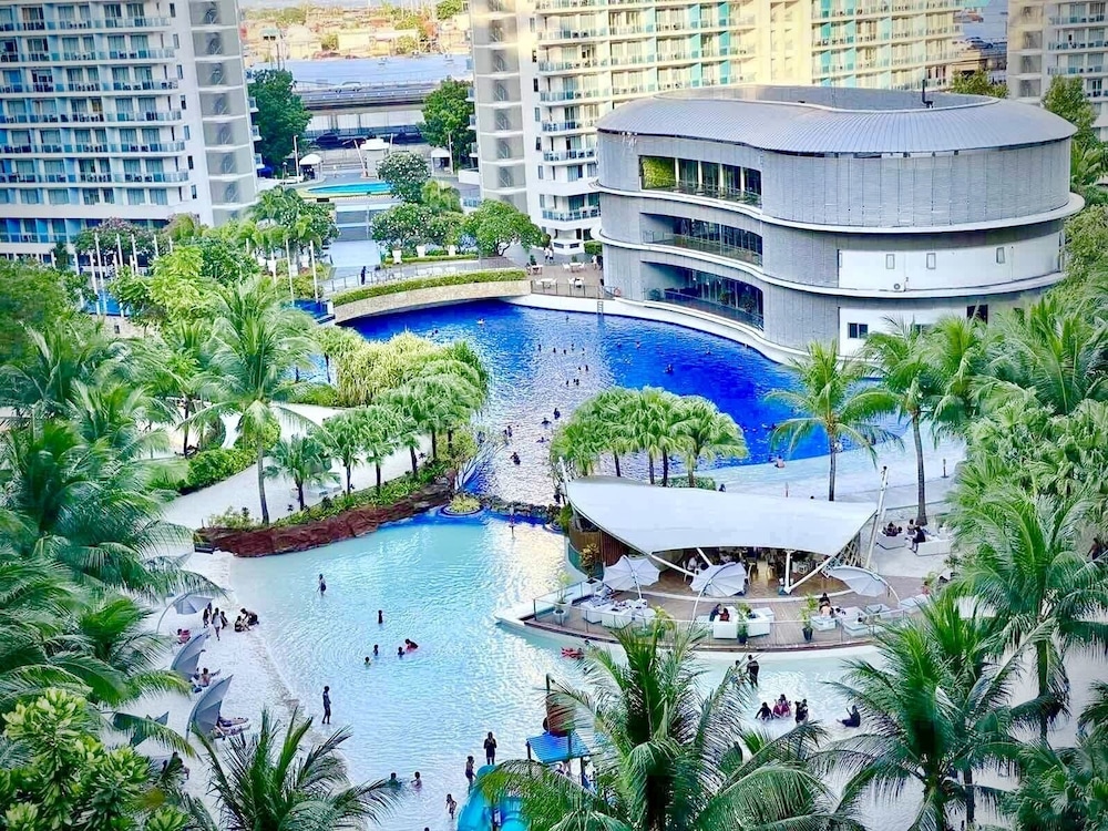 Azure Urban Resort By Adam's Crib 43/50