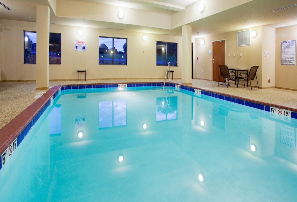 Holiday Inn Express Hotel And Suites Mount Airy 2/60