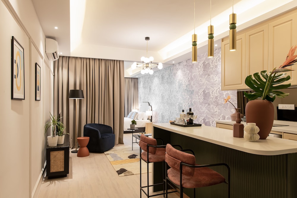 AMI Suites 23/50