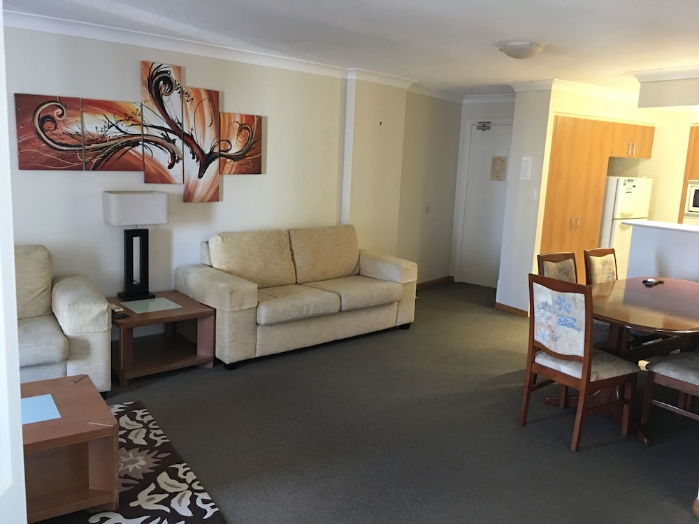 Bel Air on Broadbeach 32/50