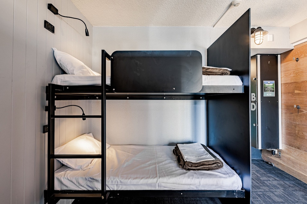 Mixed Dorm, 4 People