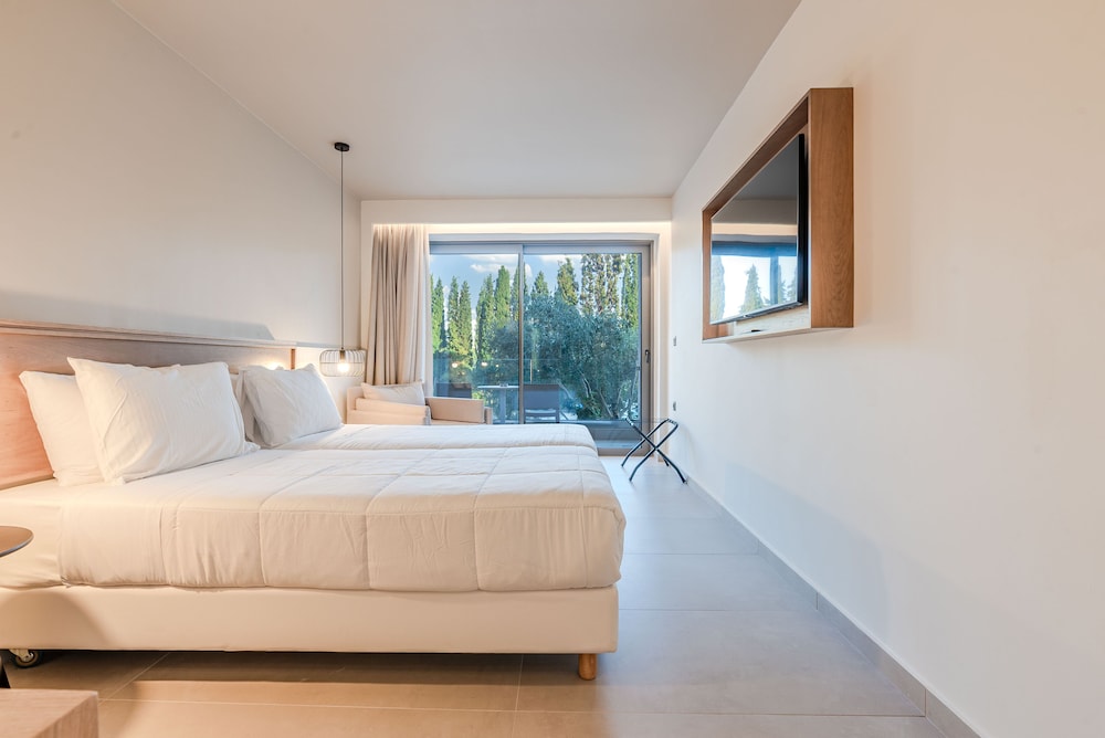 PREMIUM, TRIPLE, GARDEN VIEW