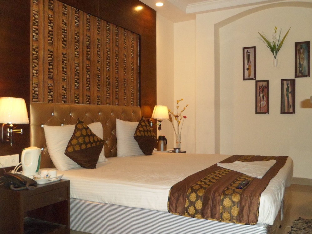 Check In Room RK Ashram 29/37
