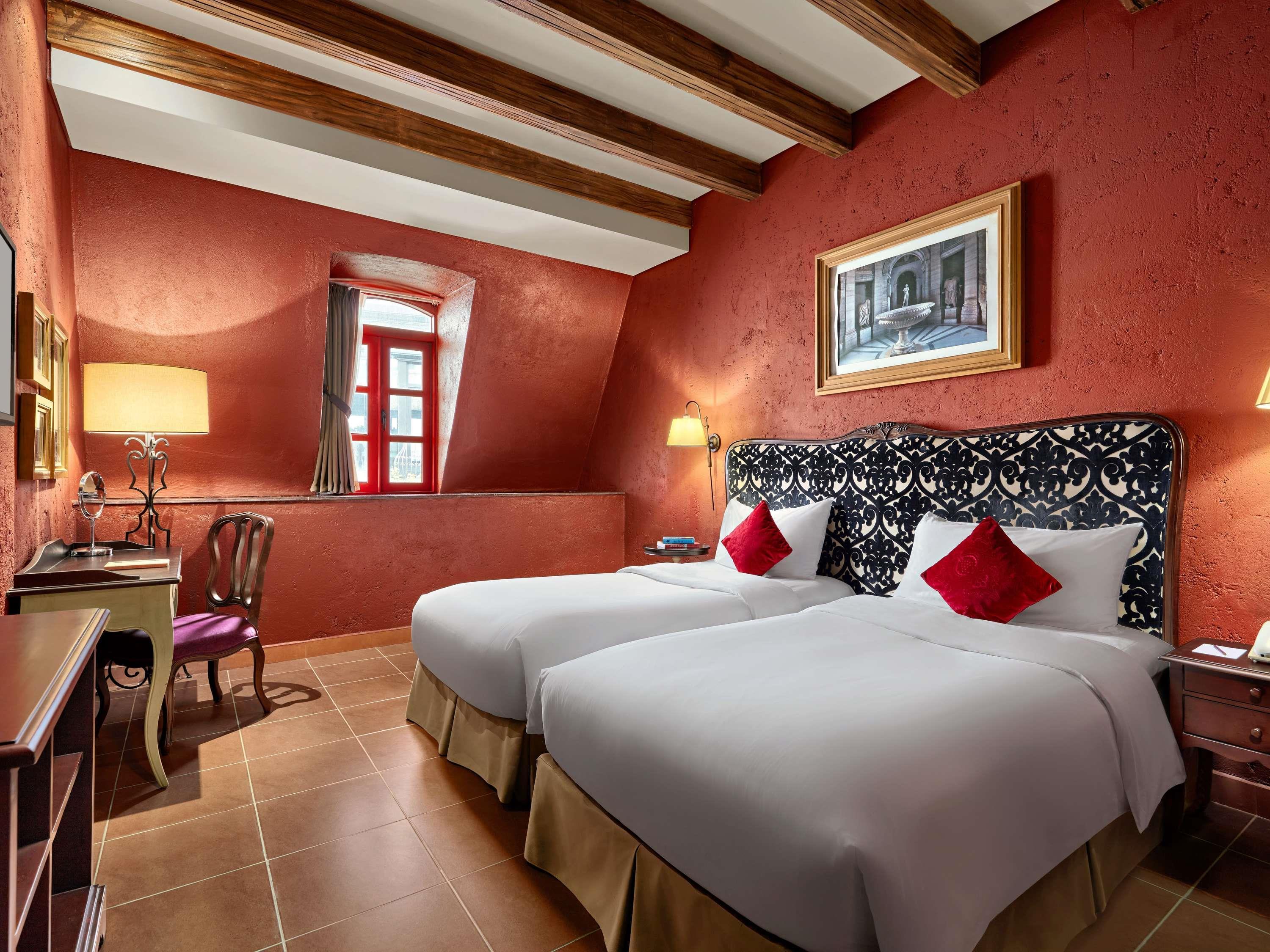 Room, Twin Beds, No View, Attic