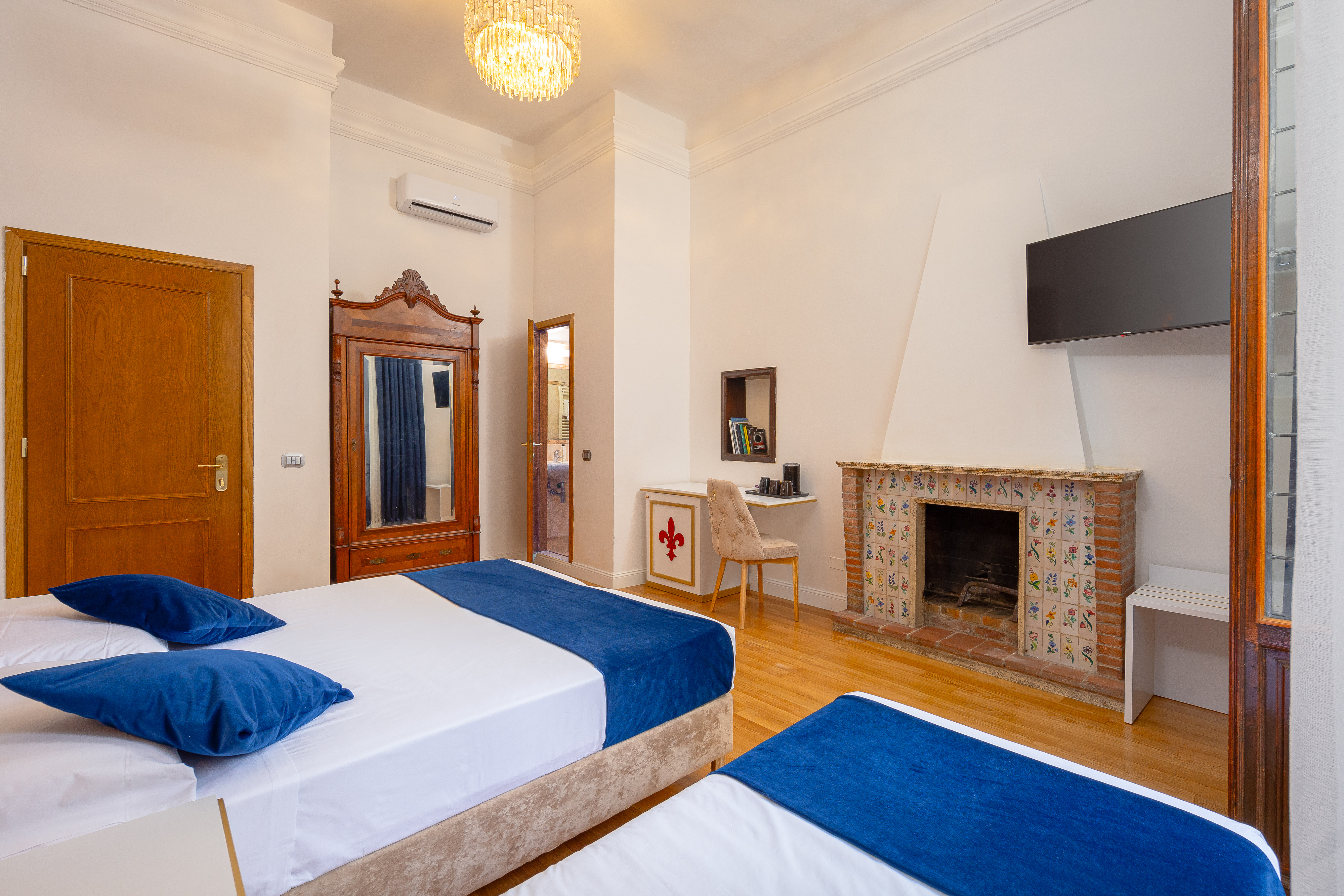 ROOM, TRIPLE
