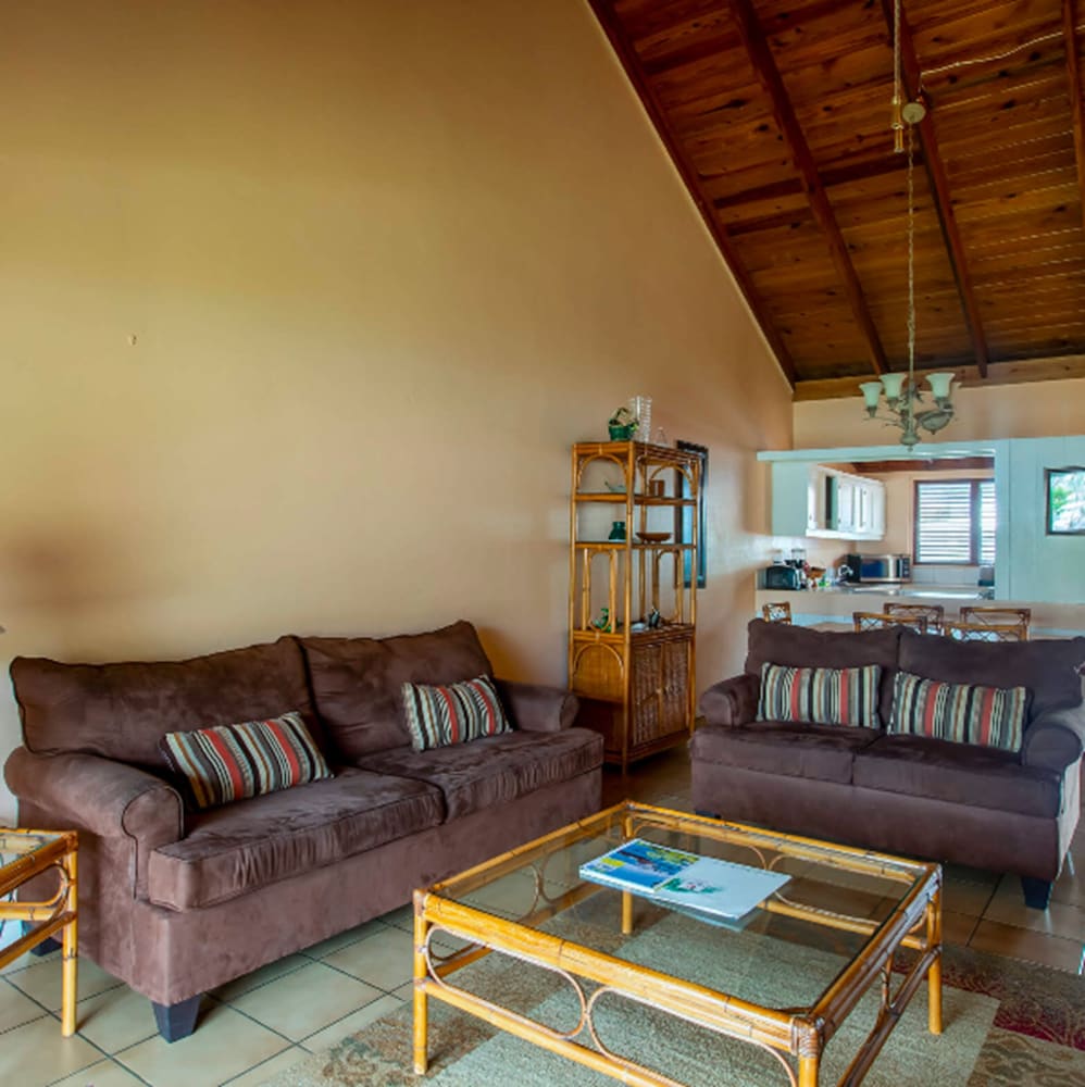 Village Cay 22/41