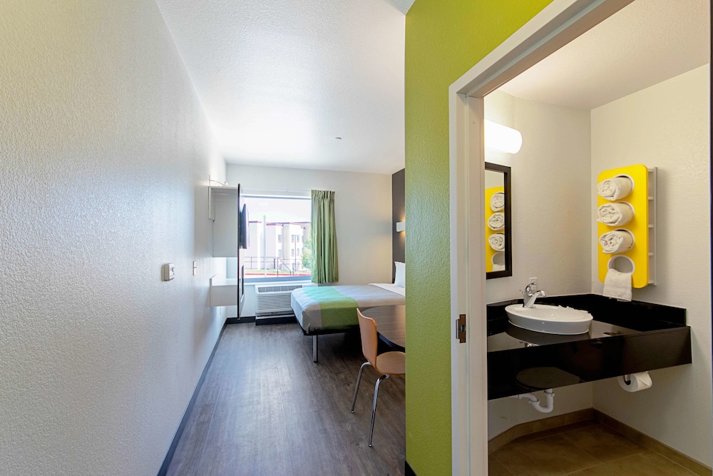 Motel6 Austin, TX - Airport 25/43