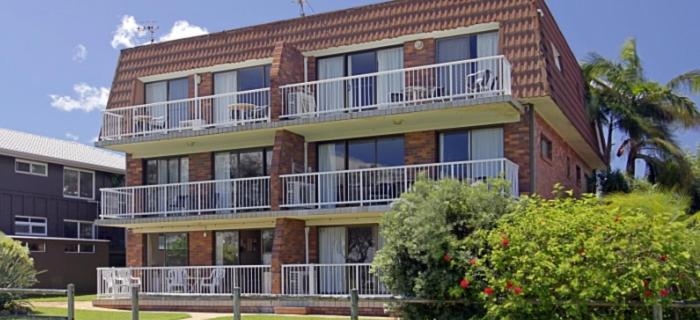 MAIN BEACH APARTMENTS 1/19