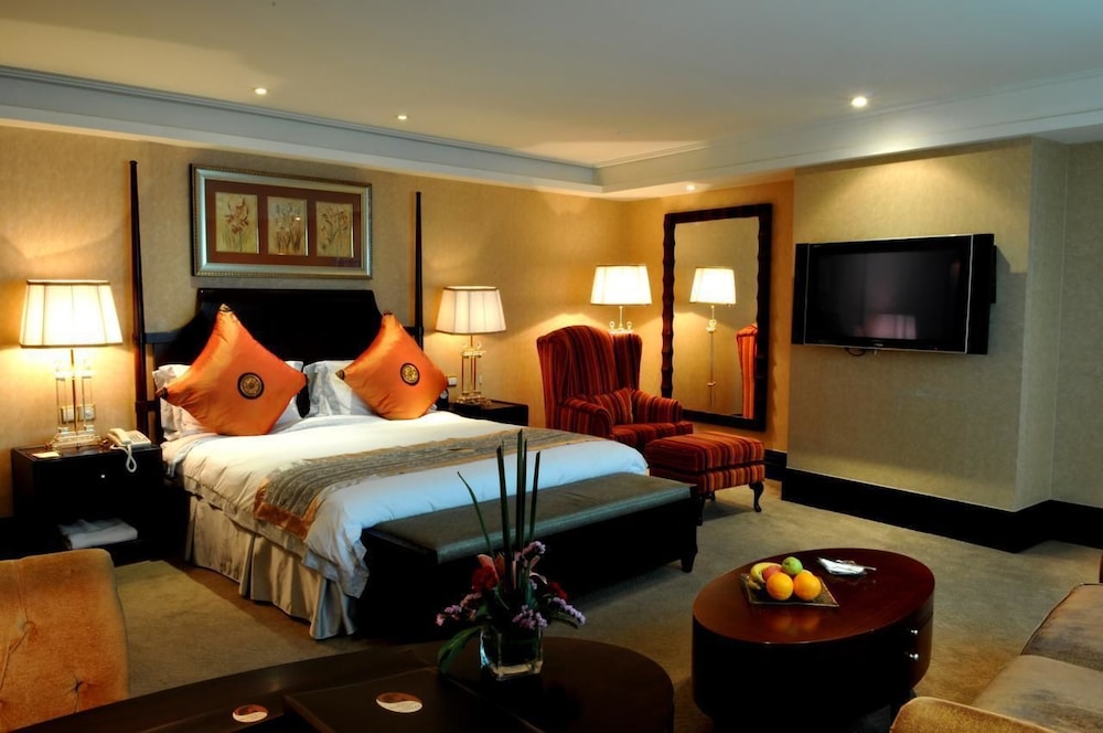 ROYAL MEDITERRANEAN HOTEL 18/47