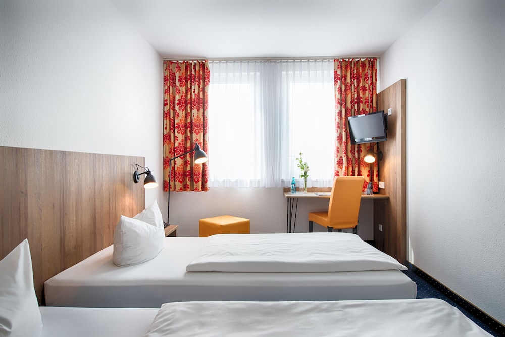BUSINESS, TWIN BEDS