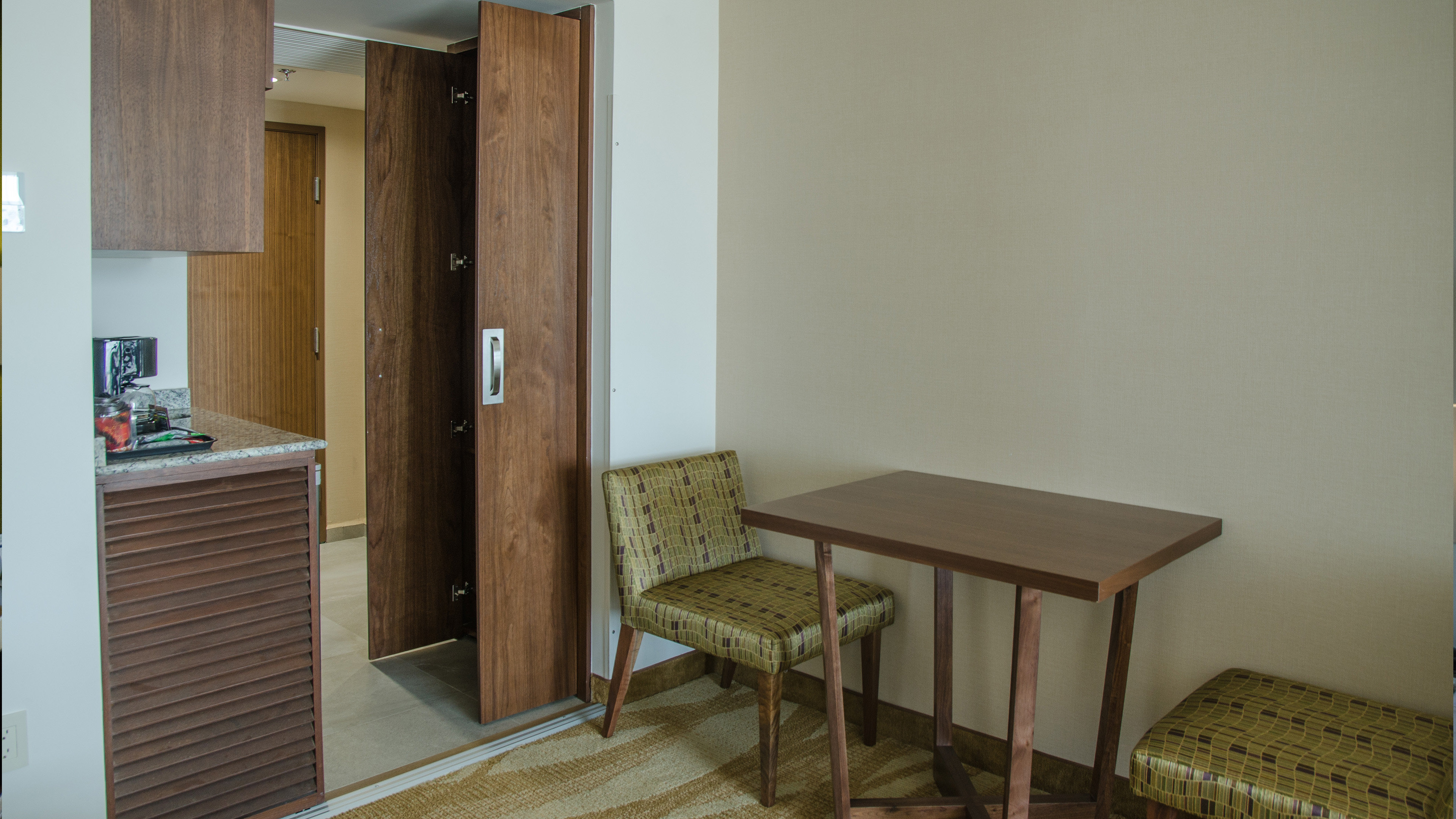 Holiday Inn Express and Suites Celaya 9/50
