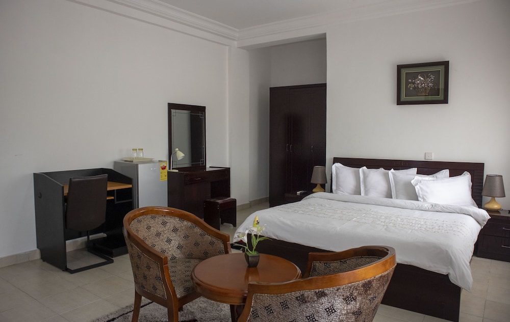 His Majestys Hotel 19/37