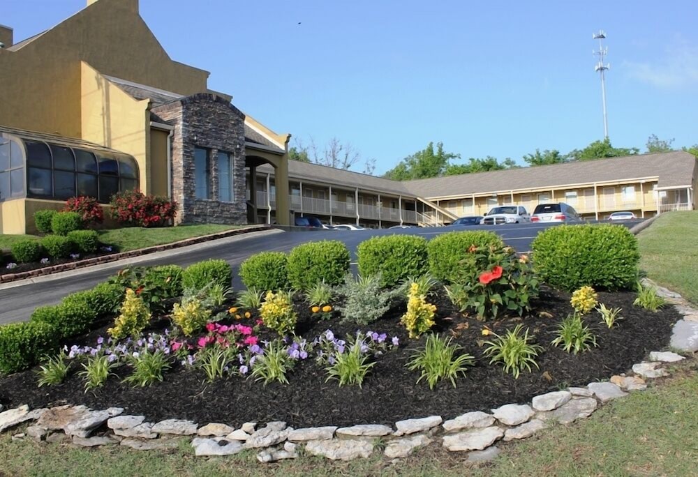 Antioch Quarters Inn and Suites 2/54