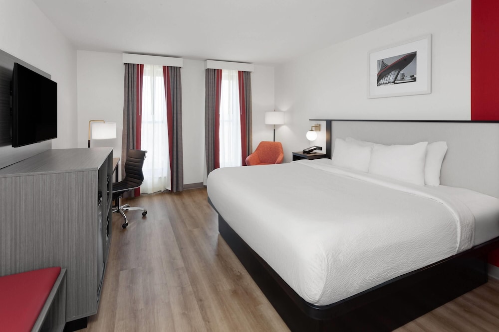 1 BEDROOM, KING BED, SOFA