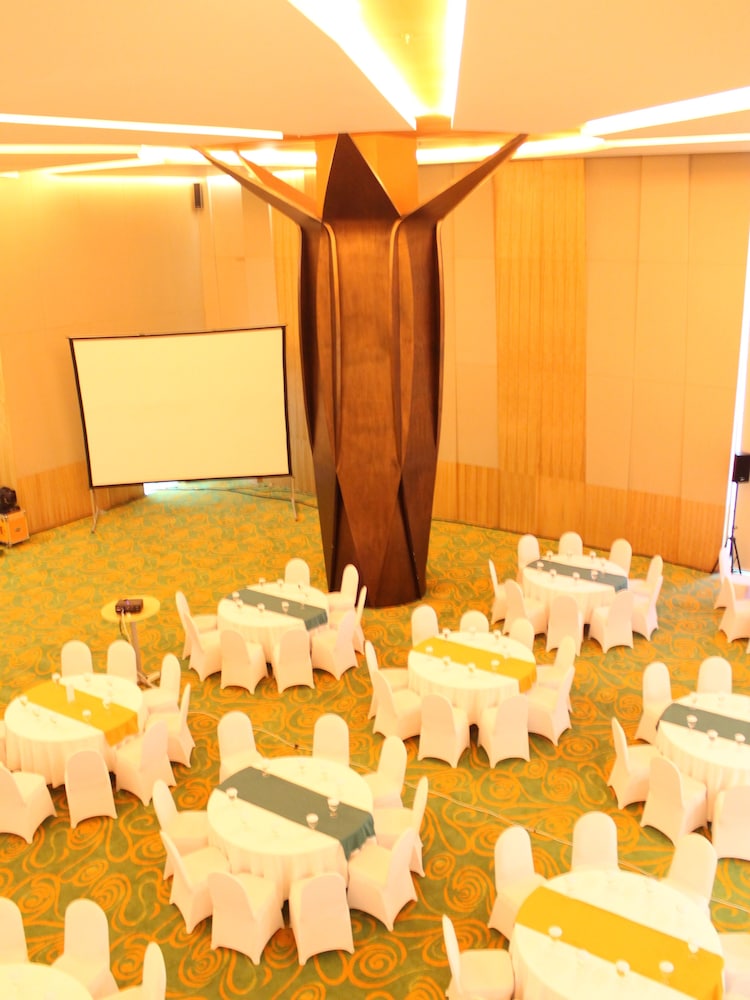 Harris Hotel Pontianak 40/50