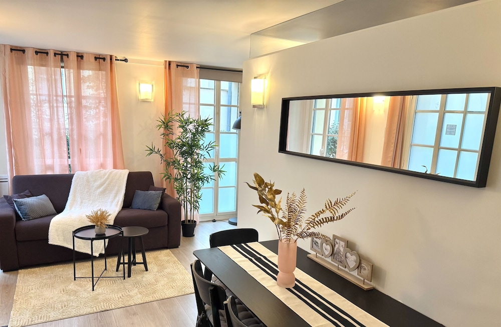 Le Logis Versaillais 10/26