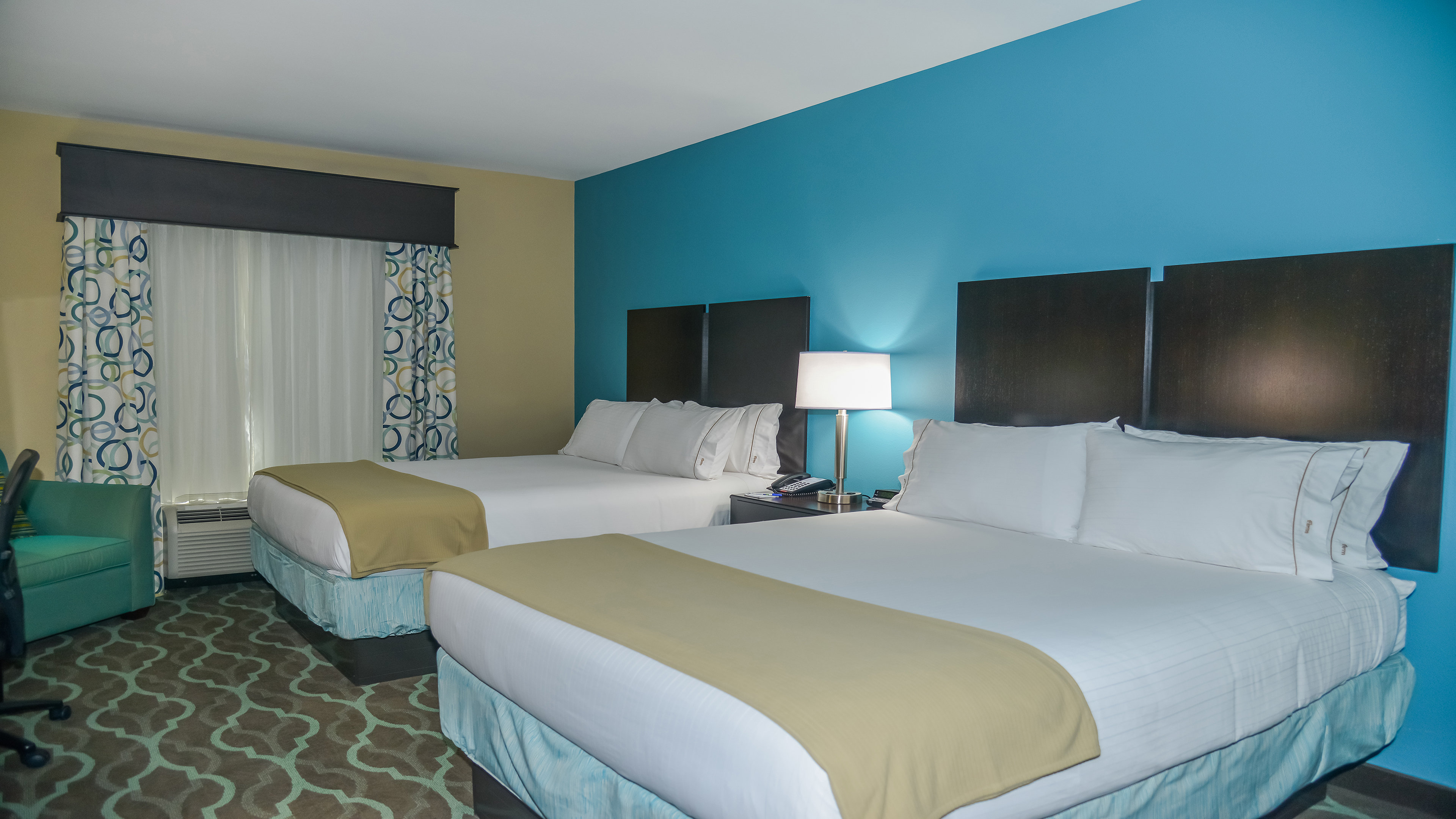 Holiday Inn Express Suites Cuero 10/52