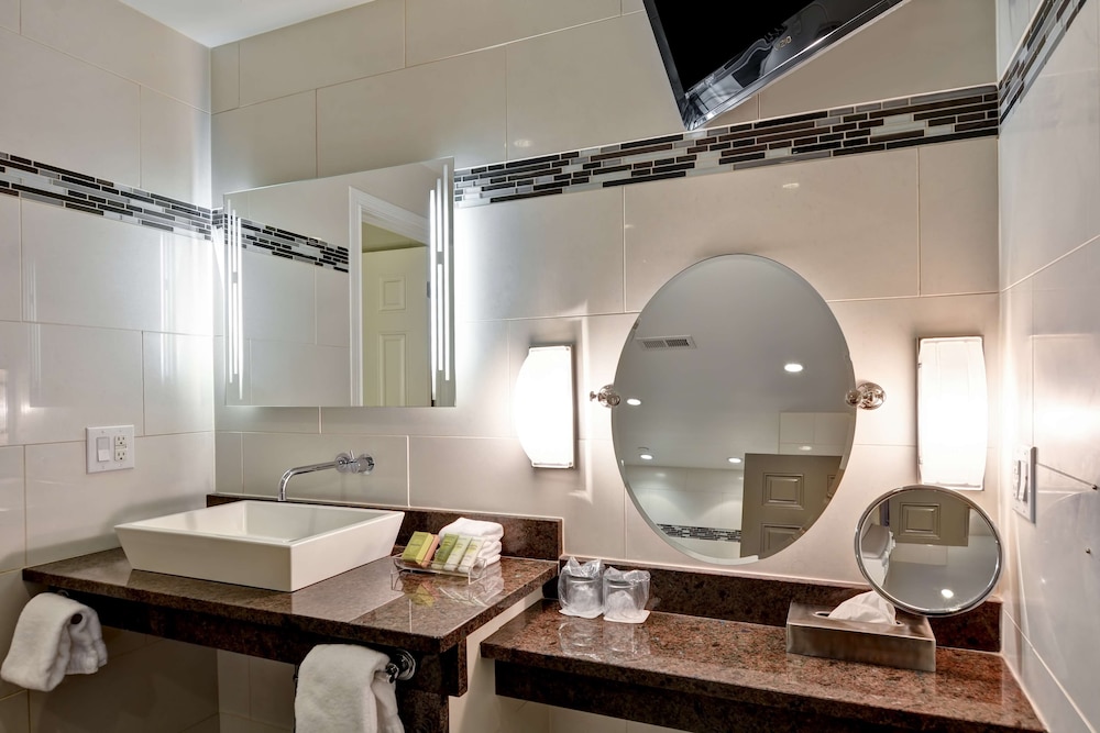 The Cincinnatian Hotel, Curio Collection by Hilton 27/49