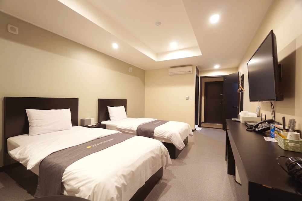 Persimmon Tourist Hotel 17/42