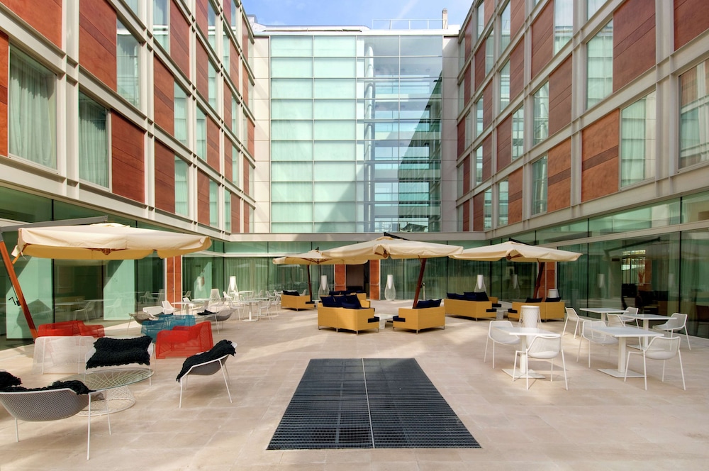DOUBLETREE BY HILTON MILAN 80/83