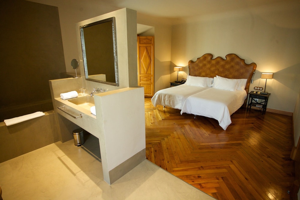 Rusticae Palacio Carvajal Giron 24/63