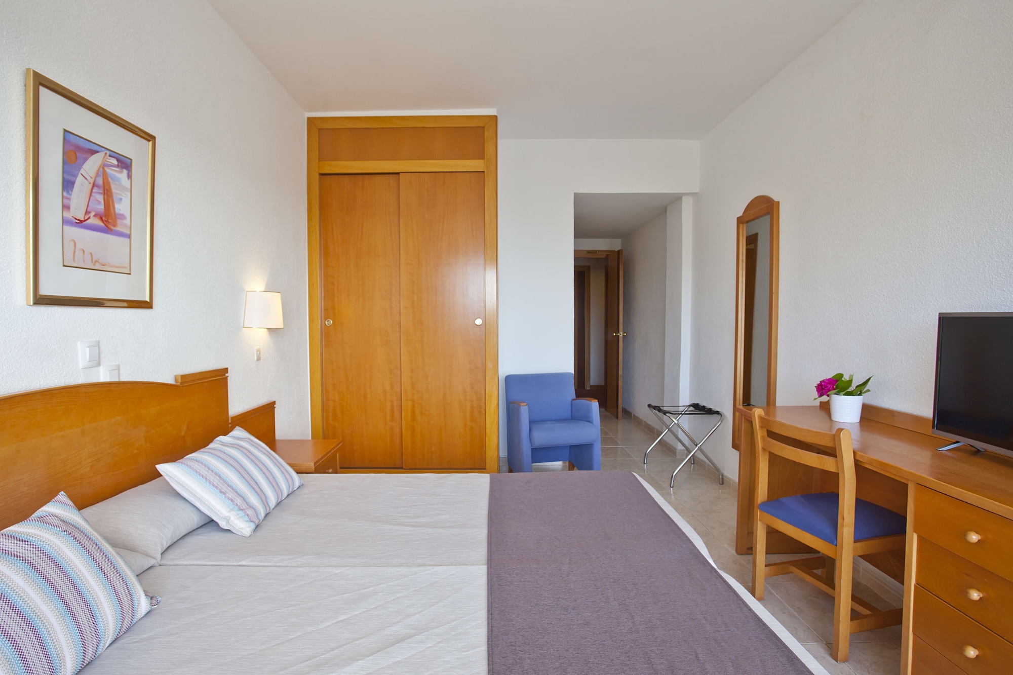 SKY, TWIN BEDS, SEA VIEW