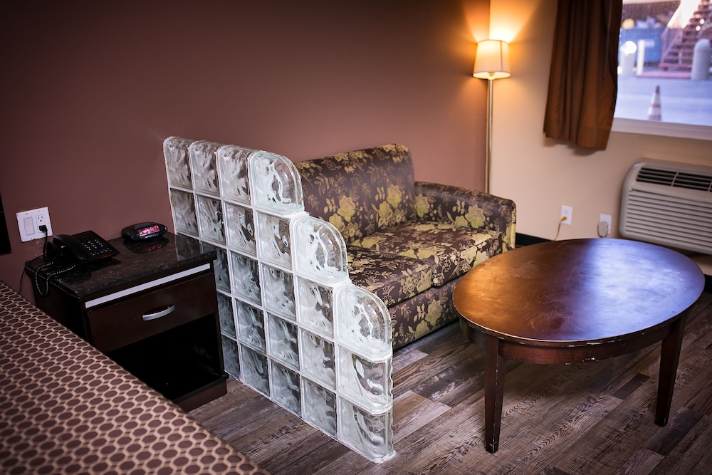 Rodeway Inn & Suites Bellflower 25/33