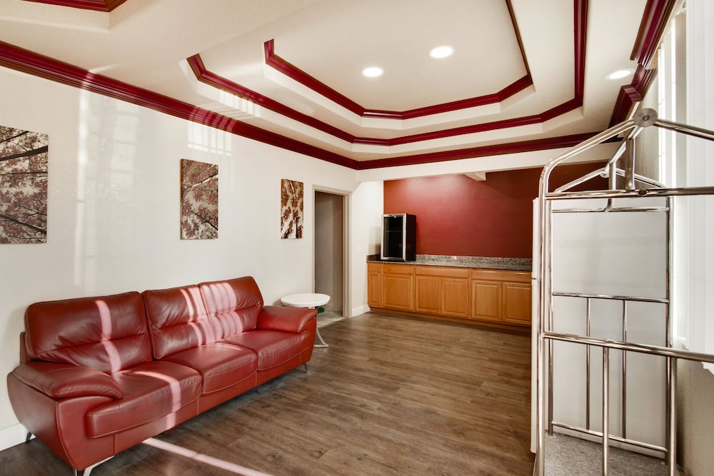 Red Roof Inn And Suites Pensacola Nas Corry 9/44