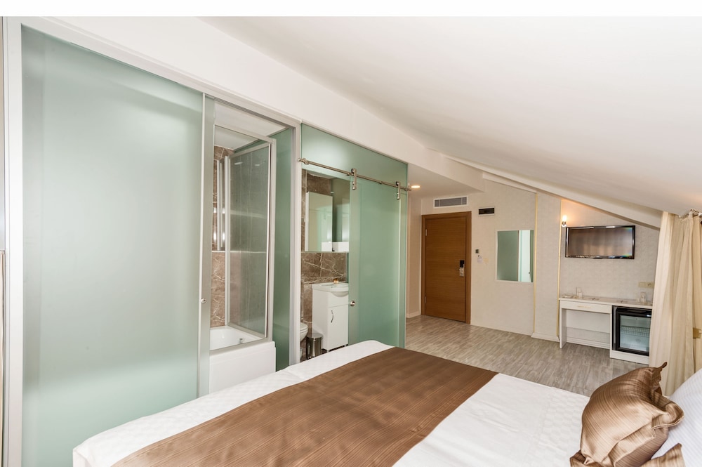 Grand Pamir Hotel 18/50