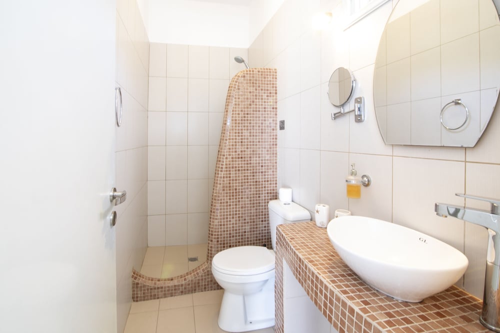 Thira S Dolphin Hotel 67/72