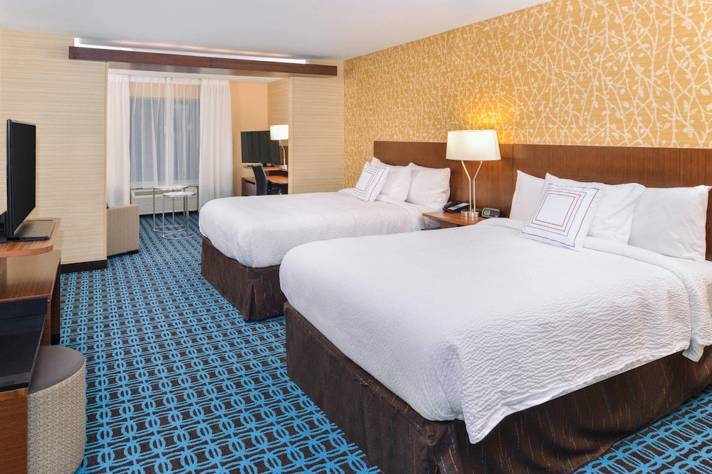 FAIRFIELD INN & SUITES CORALVILLE 12/49