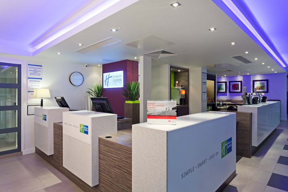 HOLIDAY INN EXPRESS HARLOW 10/74