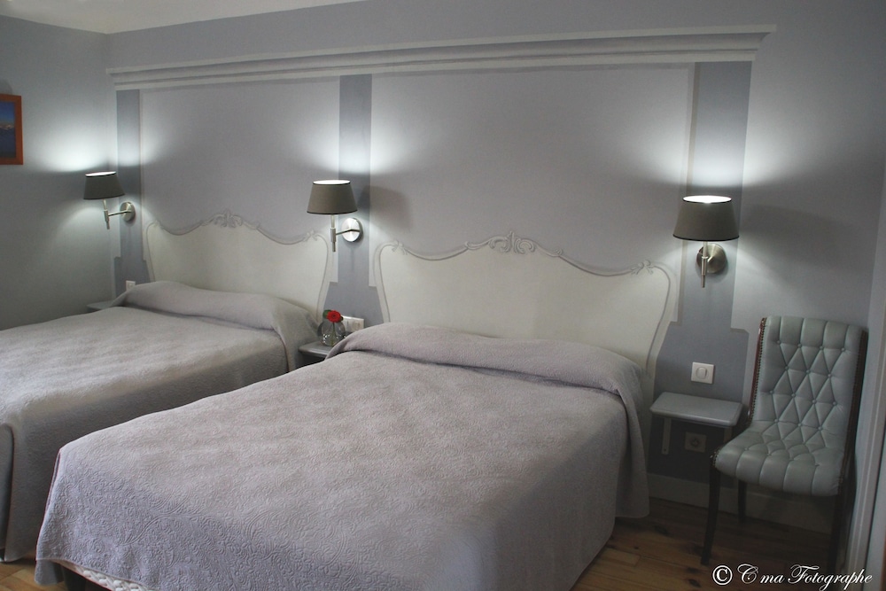 ROOM, QUADRUPLE