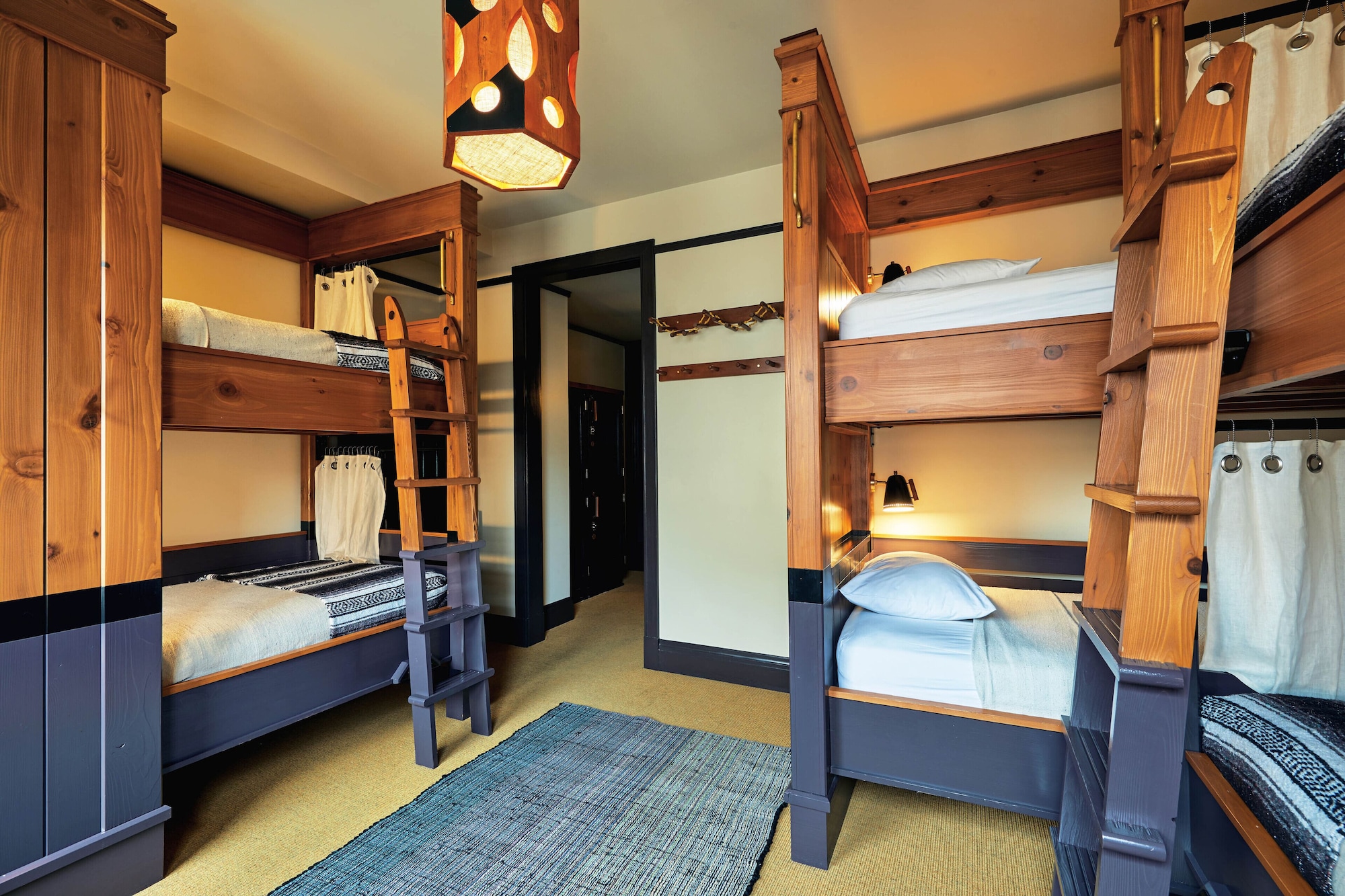 Private, 6 Beds