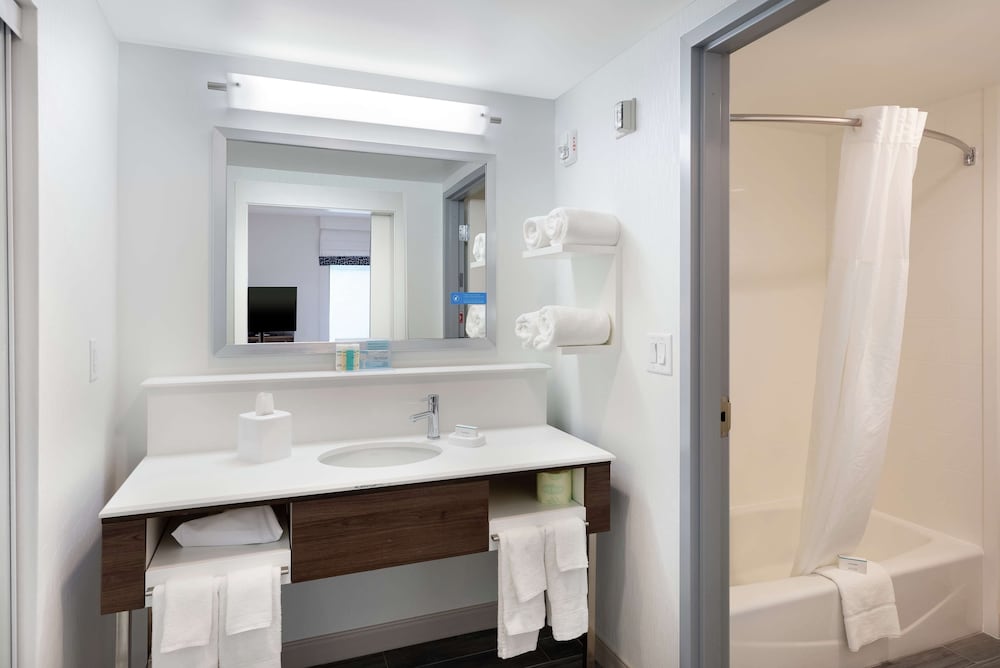 Hampton Inn Acworth GA 19/40