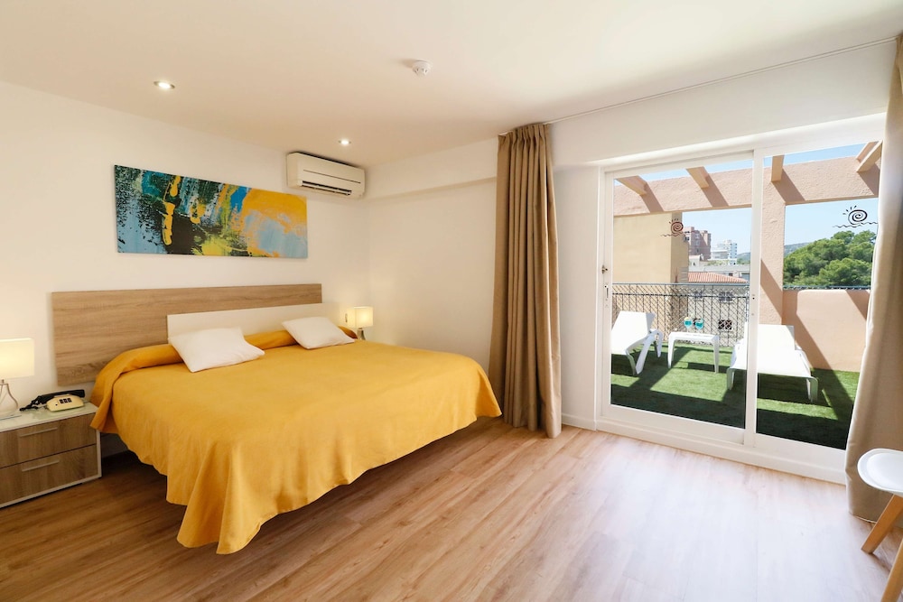 SUPERIOR, QUEEN BED