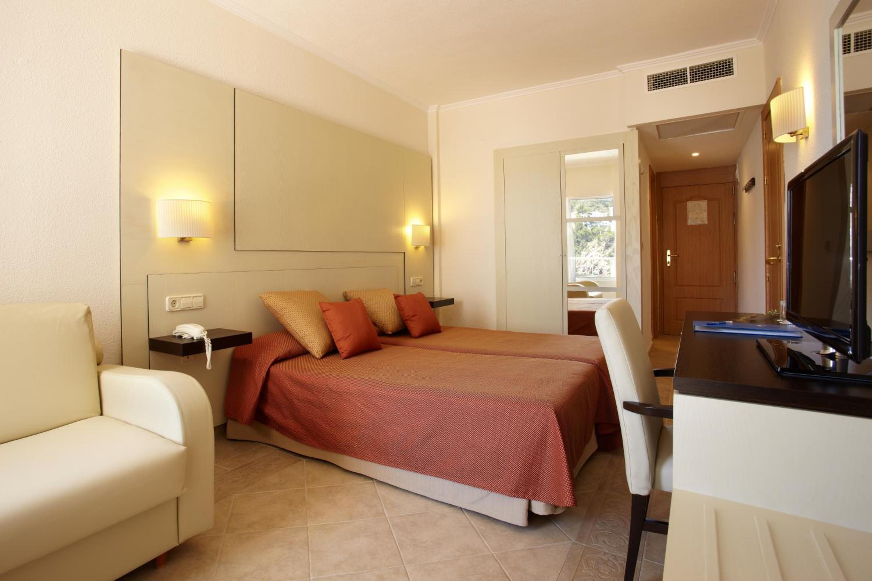 Room, Twin Beds, Partial Sea View