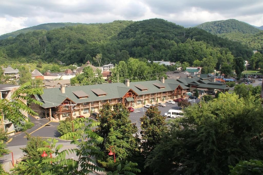 The Greystone Lodge on the River 42/50