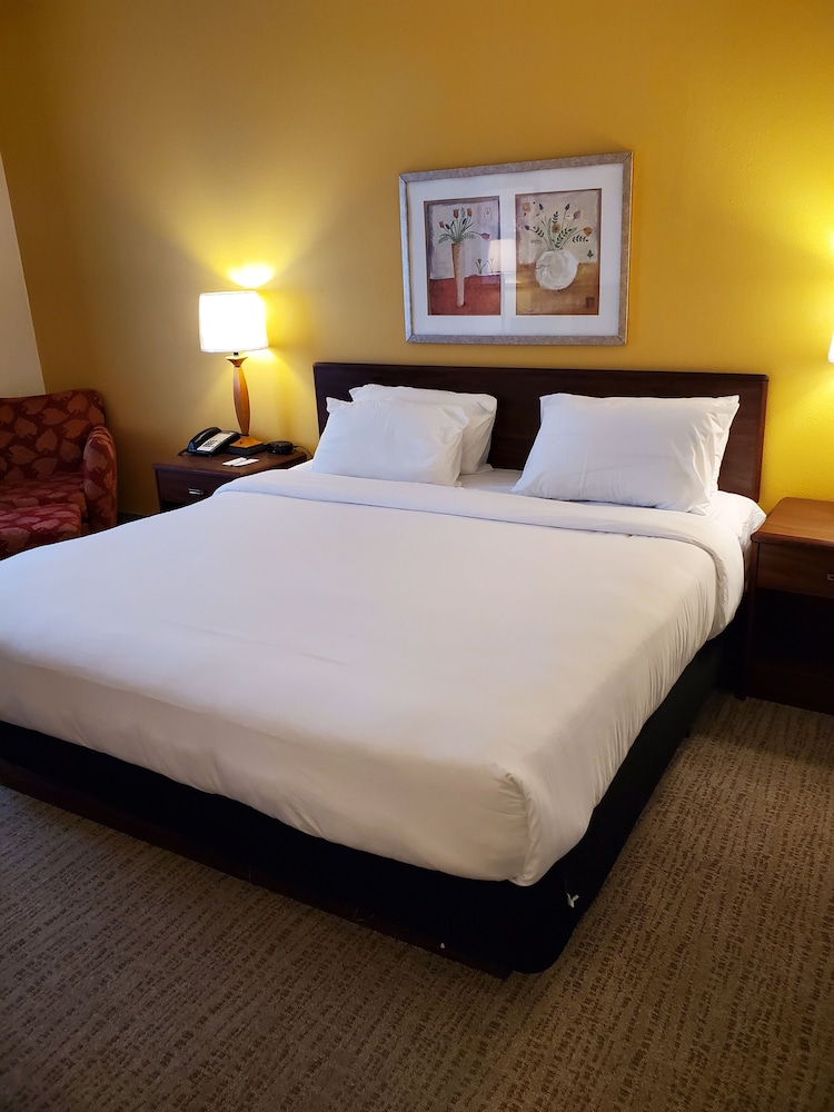 Wingate by Wyndham Uniontown 12/27