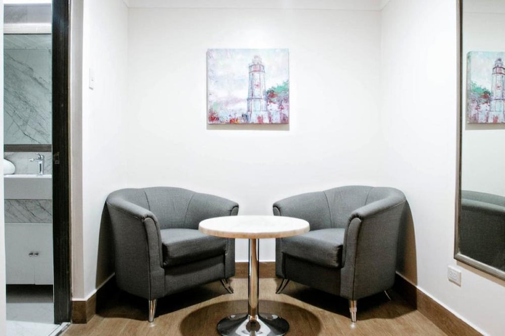 Diamond Suites and Residences 24/38