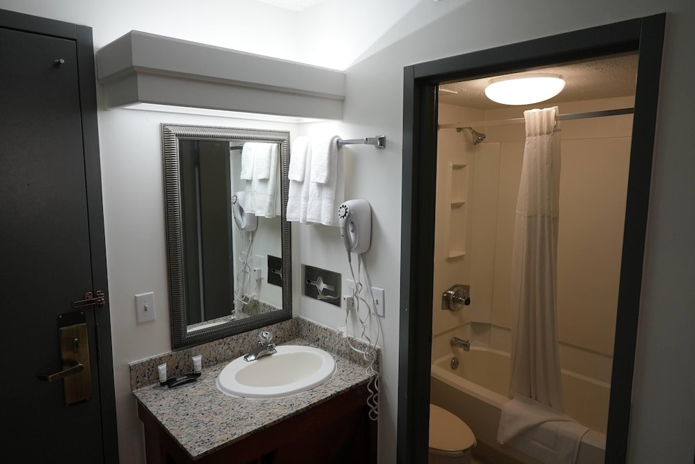 جناح سوبيريور بسرير كينج، Ramada by Wyndham Tulsa Broken Arrow 5/5