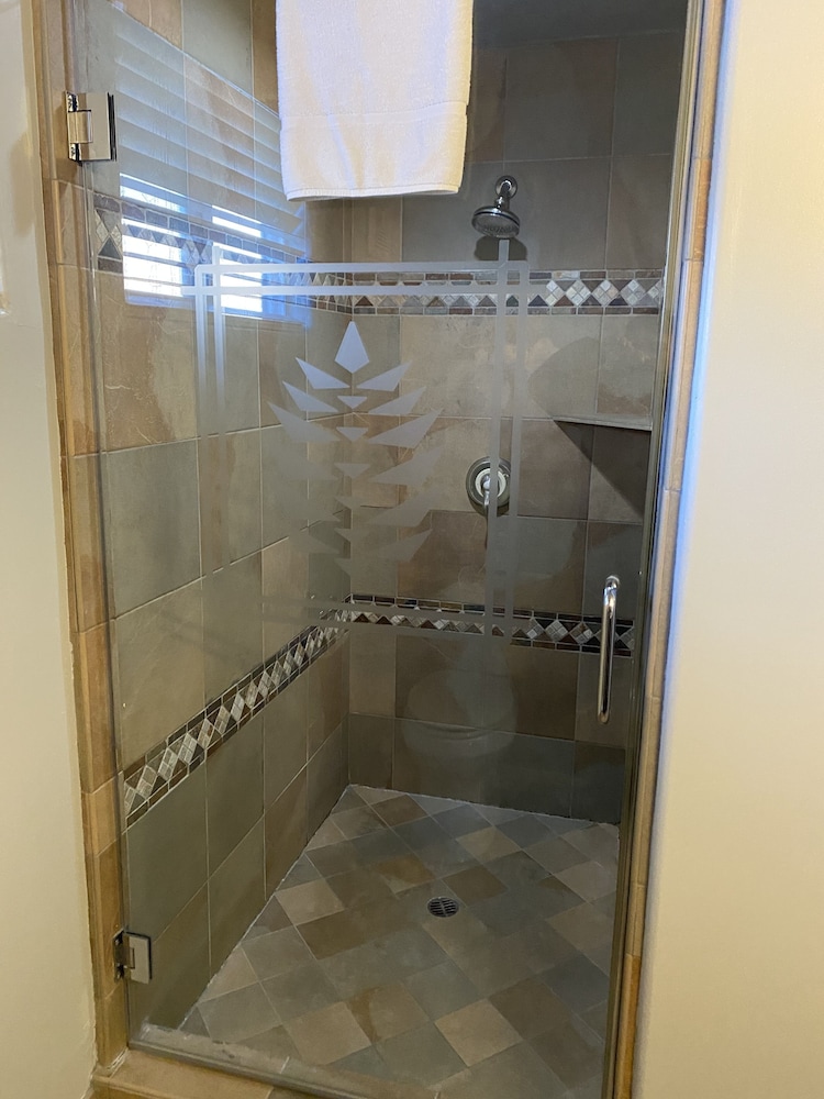 Secrets Inn Lake Tahoe 70/71