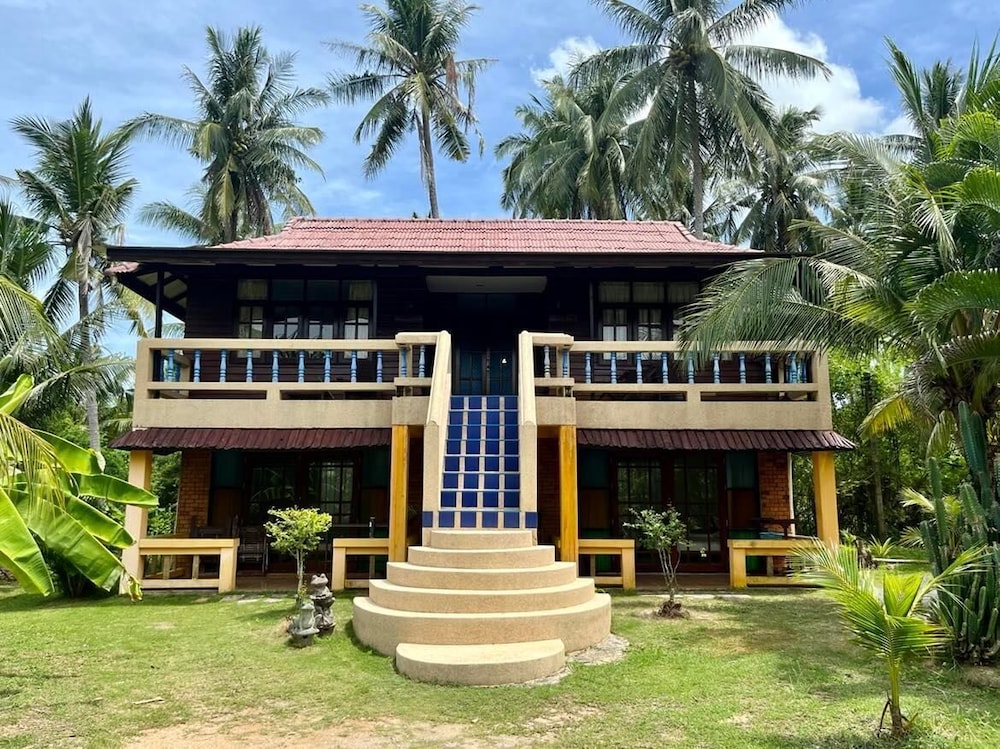 First Villa Beach Resort 7/75