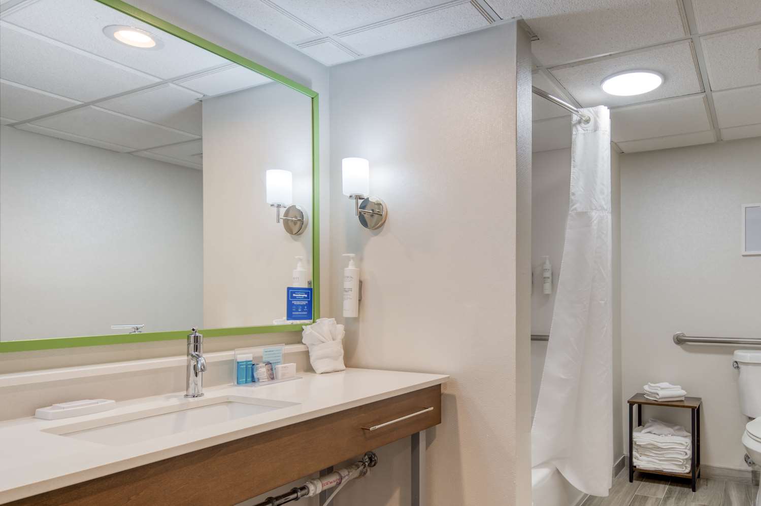 Hampton Inn And Suites Wilmington-Wrightsville Beach 74/74