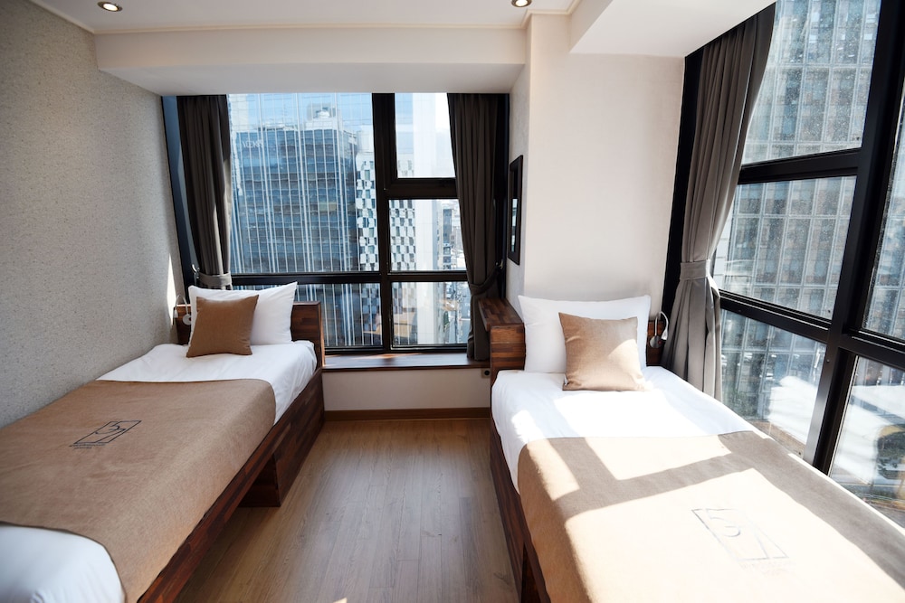 57 Myeongdong Hostel 53/66