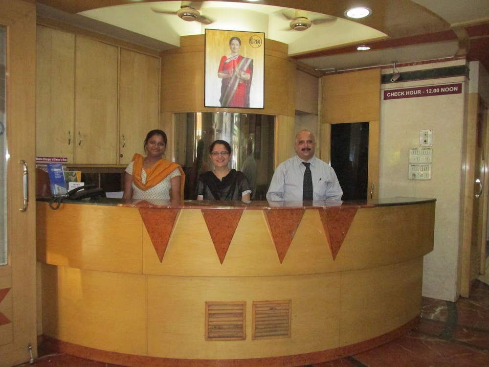 Hotel Shreyas 5/40