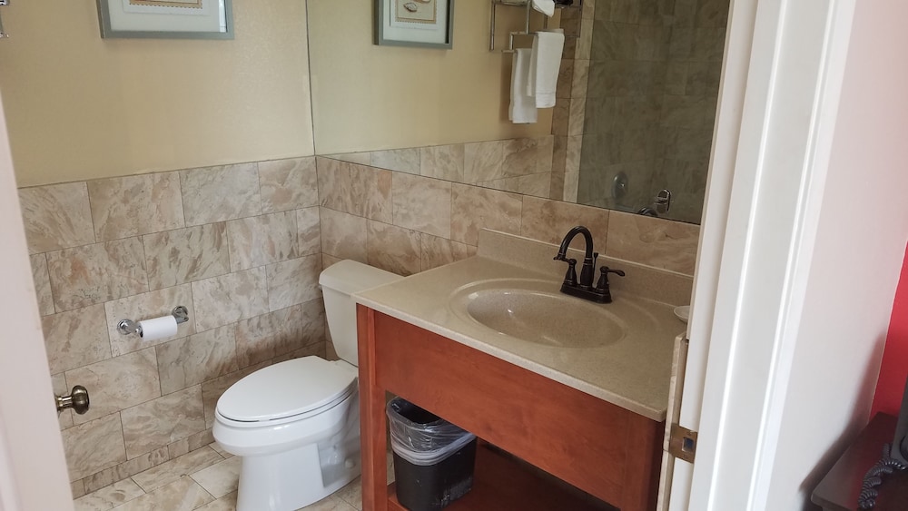 Malibu Country Inn 44/50