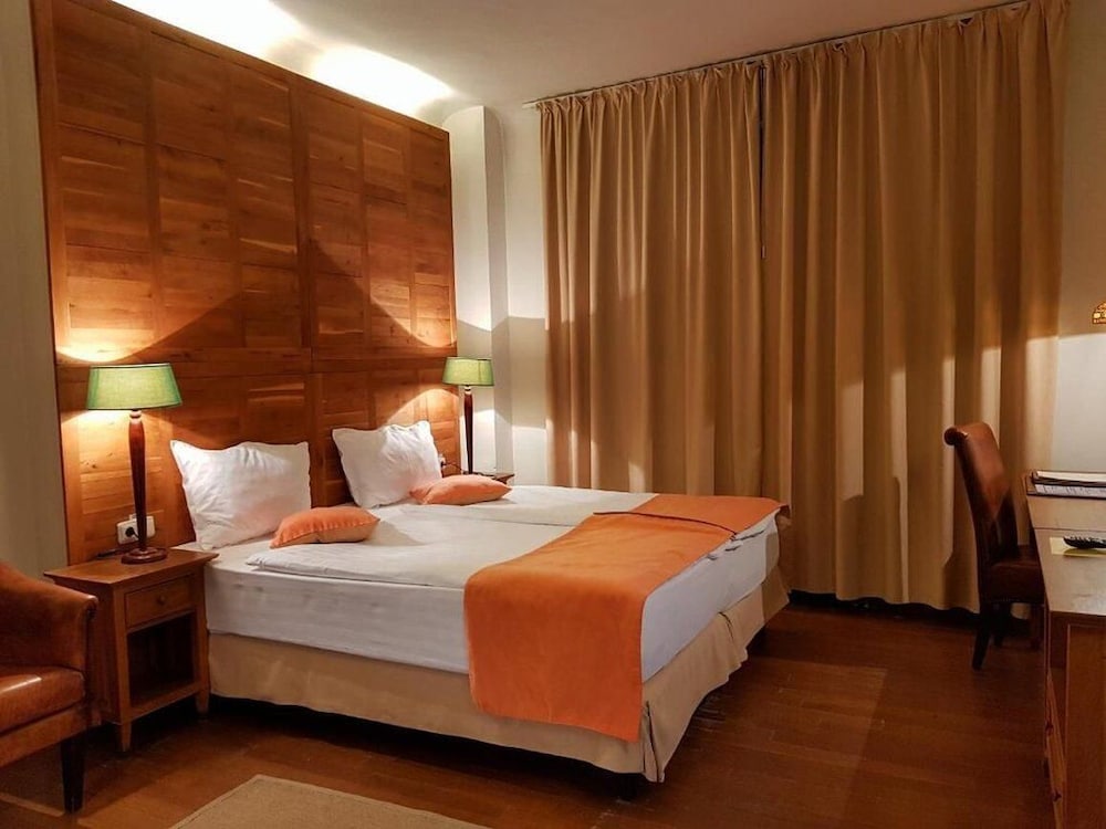 Rembrandt Hotel 11/49